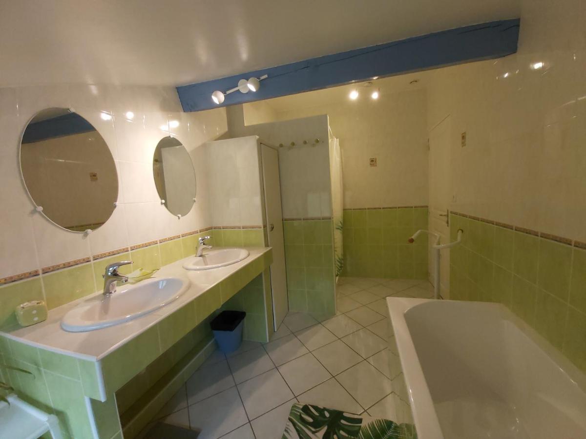 O Miroir... Sans Detour Dis-Moi Tout De Ce Sejour Francescas Exterior foto