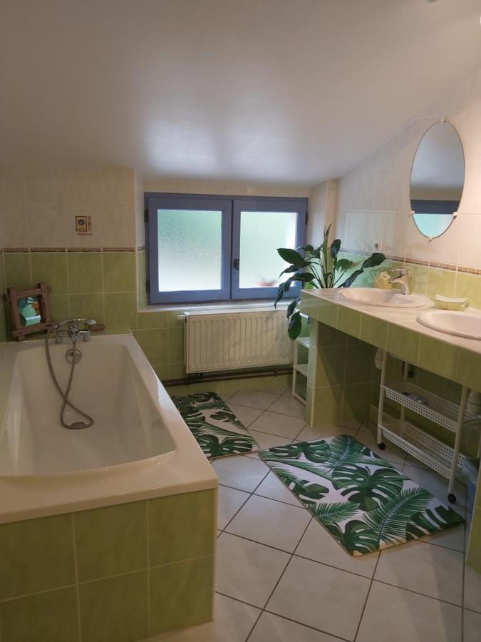 O Miroir... Sans Detour Dis-Moi Tout De Ce Sejour Francescas Exterior foto