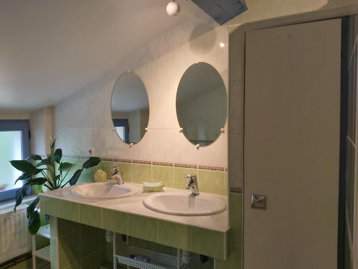 O Miroir... Sans Detour Dis-Moi Tout De Ce Sejour Francescas Exterior foto