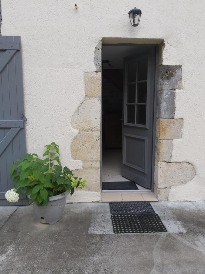 O Miroir... Sans Detour Dis-Moi Tout De Ce Sejour Francescas Exterior foto